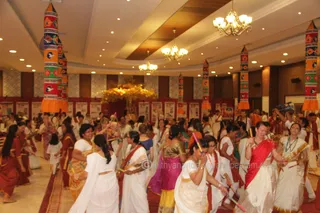 http://nithyananda.org/sites/default/files/photo-gallery/2015-10oct-16th-nithyananda-diary_IMG_7086_varanasi-ia-navaratri-celebrations-crowd-participants.JPG