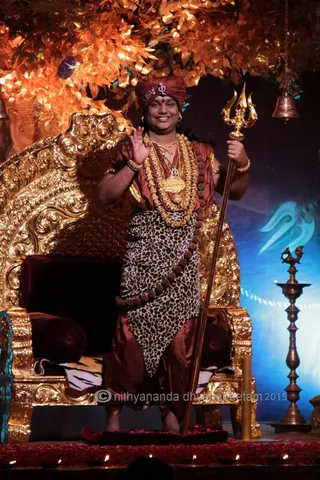 http://nithyananda.org/sites/default/files/photo-gallery/2015-10oct-17th-nithyananda-diary_IMG_7148_varanasi-ia-darshan-swamiji.JPG