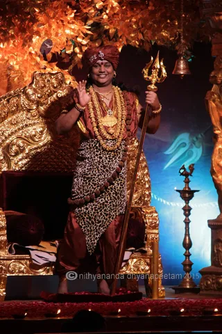 http://nithyananda.org/sites/default/files/photo-gallery/2015-10oct-17th-nithyananda-diary_IMG_7149_varanasi-ia-darshan-swamiji.JPG