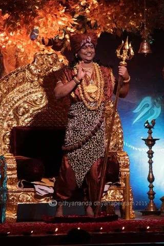http://nithyananda.org/sites/default/files/photo-gallery/2015-10oct-17th-nithyananda-diary_IMG_7150_varanasi-ia-darshan-swamiji.JPG