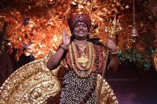 http://nithyananda.org/sites/default/files/photo-gallery/2015-10oct-17th-nithyananda-diary_IMG_7154_varanasi-ia-darshan-swamiji.JPG