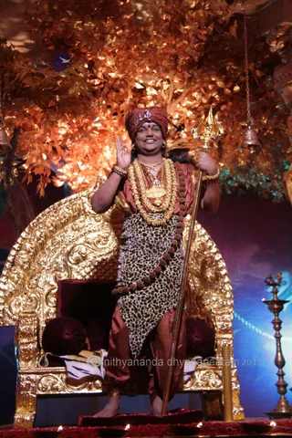 http://nithyananda.org/sites/default/files/photo-gallery/2015-10oct-17th-nithyananda-diary_IMG_7155_varanasi-ia-darshan-swamiji.JPG