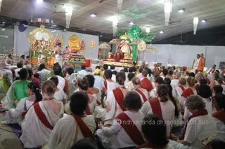 http://nithyananda.org/sites/default/files/photo-gallery/2015-10oct-17th-nithyananda-diary_IMG_7528_varanasi-ia-samaya-deeksha-swamiji.JPG
