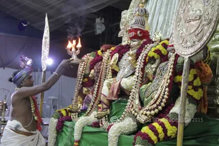 http://nithyananda.org/sites/default/files/photo-gallery/2015-10oct-17th-nithyananda-diary_IMG_7561_varanasi-ia-samaya-deeksha-soma-skanda.JPG