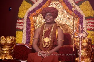 http://nithyananda.org/sites/default/files/photo-gallery/2015-10oct-18th-nithyananda-diary_IMG_7554_varanasi-ia-meenakshi-thirukalyanam-swamiji.jpg