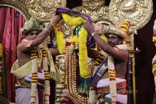 http://nithyananda.org/sites/default/files/photo-gallery/2015-10oct-18th-nithyananda-diary_IMG_7849_varanasi-ia-meenakshi-thirukalyanam-homa.JPG