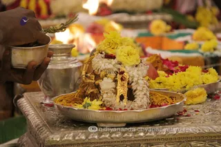 http://nithyananda.org/sites/default/files/photo-gallery/2015-10oct-18th-nithyananda-diary_IMG_7929_varanasi-ia-meenakshi-thirukalyanam-homa.JPG