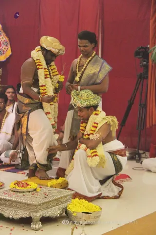http://nithyananda.org/sites/default/files/photo-gallery/2015-10oct-18th-nithyananda-diary_IMG_8041_varanasi-ia-meenakshi-thirukalyanam-homa.JPG