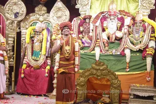 http://nithyananda.org/sites/default/files/photo-gallery/2015-10oct-18th-nithyananda-diary_IMG_8180_varanasi-ia-meenakshi-thirukalyanam-swamiji.JPG
