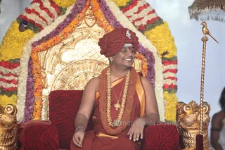 http://nithyananda.org/sites/default/files/photo-gallery/2015-10oct-19th-nithyananda-diary_IMG_7904_varanasi-ia-rudra-homa-swamiji.JPG