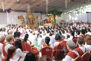 http://nithyananda.org/sites/default/files/photo-gallery/2015-10oct-19th-nithyananda-diary_IMG_8483_varanasi-ia-rudra-homa-swamiji.JPG