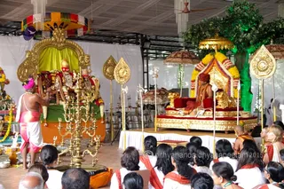 http://nithyananda.org/sites/default/files/photo-gallery/2015-10oct-19th-nithyananda-diary_IMG_8534_varanasi-ia-rudra-homa-swamiji.jpg