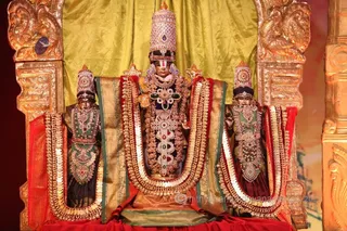 http://nithyananda.org/sites/default/files/photo-gallery/2015-10oct-20th-nithyananda-diary_IMG_8401_varanasi-ia-alankar-navaratri.JPG
