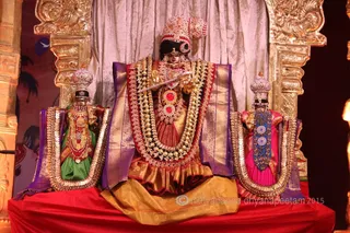 http://nithyananda.org/sites/default/files/photo-gallery/2015-10oct-20th-nithyananda-diary_IMG_8402_varanasi-ia-alankar-navaratri.JPG
