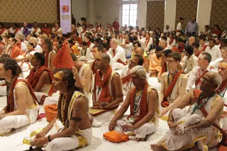 http://nithyananda.org/sites/default/files/photo-gallery/2015-10oct-20th-nithyananda-diary_IMG_9204_varanasi-ia-nithya-satsang-crowd-participants.JPG