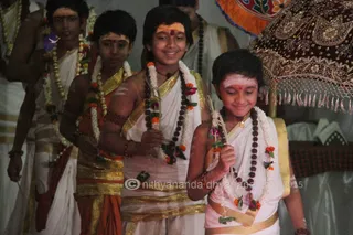 http://nithyananda.org/sites/default/files/photo-gallery/2015-10oct-21st-nithyananda-diary_IMG_0011_varanasi-ia-navaratri-day-nine-chandi-homa-vaduga-puja-gurukul-kids.JPG