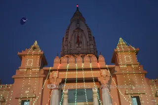 http://nithyananda.org/sites/default/files/photo-gallery/2015-10oct-21st-nithyananda-diary_IMG_8553_varanasi-ia-temple-visit-durga.JPG