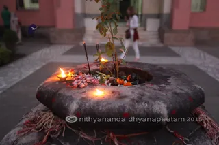http://nithyananda.org/sites/default/files/photo-gallery/2015-10oct-21st-nithyananda-diary_IMG_8566_varanasi-ia-temple-visit-durga.JPG