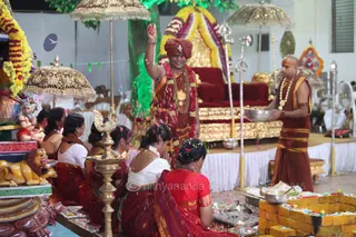 http://nithyananda.org/sites/default/files/photo-gallery/2015-10oct-21st-nithyananda-diary_IMG_8936_varanasi-ia-navaratri-day-nine-chandi-homa-swamiji.JPG