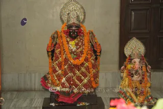 http://nithyananda.org/sites/default/files/photo-gallery/2015-10oct-21st-nithyananda-diary_IMG_9361_varanasi-ia-temple-visit-durga.JPG