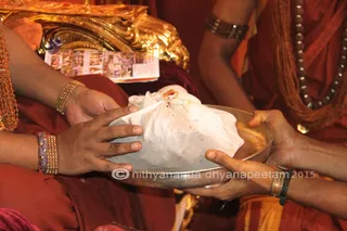 http://nithyananda.org/sites/default/files/photo-gallery/2015-10oct-22nd-nithyananda-diary_IMG_0227.JPG_varanasi-ia-satsang-vijayadashami-chandi-homa.jpg