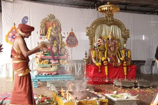 http://nithyananda.org/sites/default/files/photo-gallery/2015-10oct-22nd-nithyananda-diary_IMG_0238.JPG_varanasi-ia-satsang-vijayadashami-chandi-homa.JPG