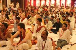 http://nithyananda.org/sites/default/files/photo-gallery/2015-10oct-26th-nithyananda-diary_IMG_0091_varanasi-ia-glimpses_of_ia-crowd-participants.JPG