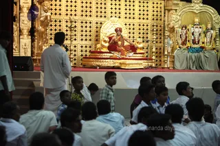 http://nithyananda.org/sites/default/files/photo-gallery/2015-10oct-31st-nithyananda-diary_IMG_1712._samaya-deeksha-program-swamiji.JPG