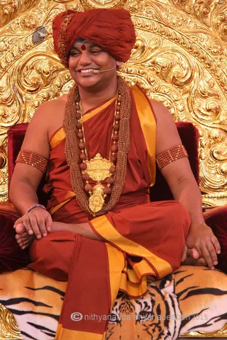 http://nithyananda.org/sites/default/files/photo-gallery/2015-10oct-7th-nithyananda-diary_IMG_2975_varanasi-ia-morning-satsang-swamiji.JPG