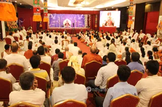 http://nithyananda.org/sites/default/files/photo-gallery/2015-10oct-8th-nithyananda-diary_IMG_3392_varanasi-ia-satsang-swamiji.JPG