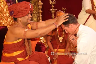 http://nithyananda.org/sites/default/files/photo-gallery/2015-10oct-8th-nithyananda-diary_IMG_3465_varanasi-ia-kalpataru-darshan-swamiji.JPG