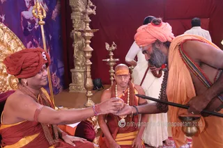 http://nithyananda.org/sites/default/files/photo-gallery/2015-10oct-8th-nithyananda-diary_IMG_3476_varanasi-ia-kalpataru-darshan-swamiji.JPG