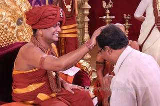 http://nithyananda.org/sites/default/files/photo-gallery/2015-10oct-8th-nithyananda-diary_IMG_3478_varanasi-ia-kalpataru-darshan-swamiji.JPG