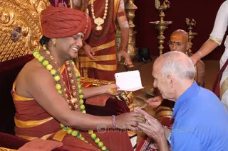 http://nithyananda.org/sites/default/files/photo-gallery/2015-10oct-9th-nithyananda-diary_IMG_4005_varanasi-ia-kalpataru-darshan-swamiji.JPG