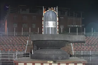 http://nithyananda.org/sites/default/files/photo-gallery/2015-11nov-09th_nithyanda-diary_IMG_2585_bidadi-vaidya-sarovar-nithyananda-linga-rudrabhishekam.JPG