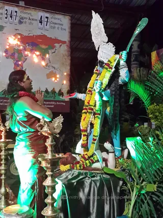 Invoking Devi: His Holiness performs Kali Pranapratishta, infusing Her Divine energy, making Her available to us in this Deity.