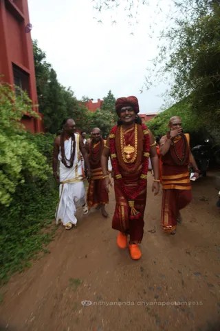 http://nithyananda.org/sites/default/files/photo-gallery/2015-11nov-10th-nithyananda-diary_IMG_2801_bidadi-procession-diwali-swamiji.JPG