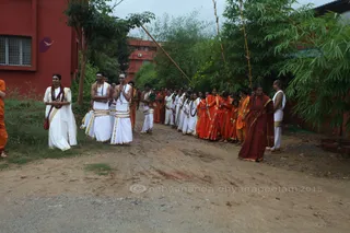 http://nithyananda.org/sites/default/files/photo-gallery/2015-11nov-10th-nithyananda-diary_IMG_2807_bidadi-procession-diwali-swamiji.JPG