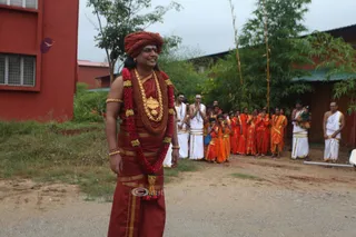 http://nithyananda.org/sites/default/files/photo-gallery/2015-11nov-10th-nithyananda-diary_IMG_2810_bidadi-procession-diwali-swamiji.JPG