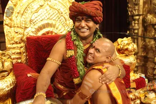 Sannyasis, Brahmacharyas and Rishis of Nithyananda Order, along with devotees, where blessed with a special Diwali gift: A Hug from His Holiness!