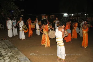 http://nithyananda.org/sites/default/files/photo-gallery/2015-11nov-13th-nithyananda-diary_IMG_2056_bangalr-adheenam-temple-durgai-amman-puja-gurukul-kids.JPG