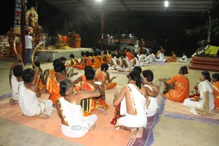 http://nithyananda.org/sites/default/files/photo-gallery/2015-11nov-13th-nithyananda-diary_IMG_2105_bangalr-adheenam-temple-durgai-amman-puja-swamiji.JPG