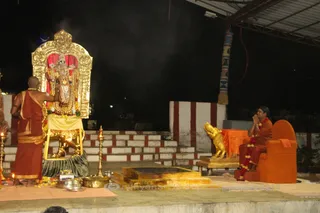 http://nithyananda.org/sites/default/files/photo-gallery/2015-11nov-13th-nithyananda-diary_IMG_2113_bangalr-adheenam-temple-durgai-amman-puja-swamiji.JPG