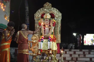 http://nithyananda.org/sites/default/files/photo-gallery/2015-11nov-14th-nithyananda-diary_IMG_4631_banglr-adheenam-pidari-amman-puja-temple.JPG