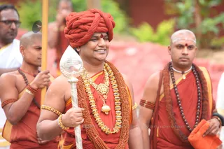 http://nithyananda.org/sites/default/files/photo-gallery/2015-11nov-17th-nithyananda-diary_IMG_7435_bnglr-adheenam-skandha-shasti-sura-samharam-temple-swamiji.JPG