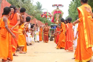 http://nithyananda.org/sites/default/files/photo-gallery/2015-11nov-17th-nithyananda-diary_IMG_7475_bnglr-adheenam-skandha-shasti-sura-samharam-procession-swamiji.JPG