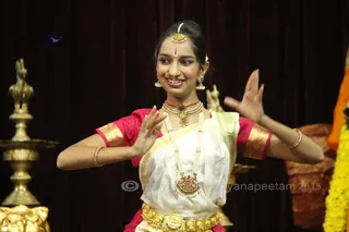 http://nithyananda.org/sites/default/files/photo-gallery/2015-11nov-18th-nithyananda-diary_IMG_8046_banglr-adheenam-nithyanandeshwara-brahmotsavam-culturals-bharatanatyam_0.JPG