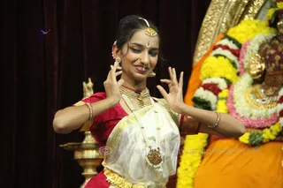 http://nithyananda.org/sites/default/files/photo-gallery/2015-11nov-18th-nithyananda-diary_IMG_8047_banglr-adheenam-nithyanandeshwara-brahmotsavam-culturals-bharatanatyam.JPG