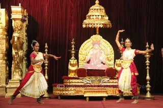 http://nithyananda.org/sites/default/files/photo-gallery/2015-11nov-18th-nithyananda-diary_IMG_8055_banglr-adheenam-nithyanandeshwara-brahmotsavam-culturals-bharatanatyam.JPG