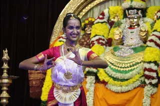 http://nithyananda.org/sites/default/files/photo-gallery/2015-11nov-18th-nithyananda-diary_IMG_8074_banglr-adheenam-nithyanandeshwara-brahmotsavam-culturals-bharatanatyam.JPG